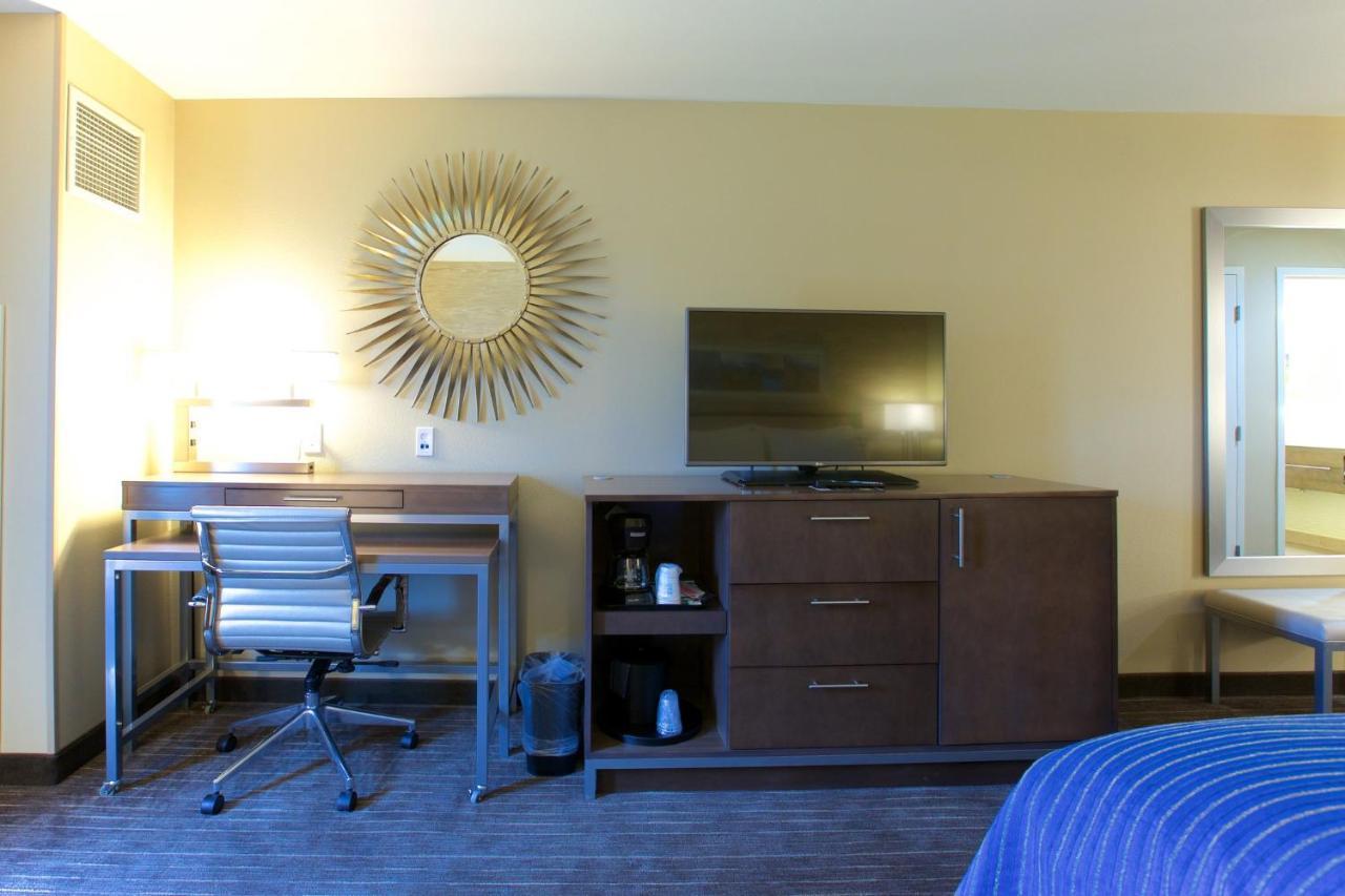 Holiday Inn Express Fargo Sw I94 Medical Center, An Ihg Hotel Екстериор снимка