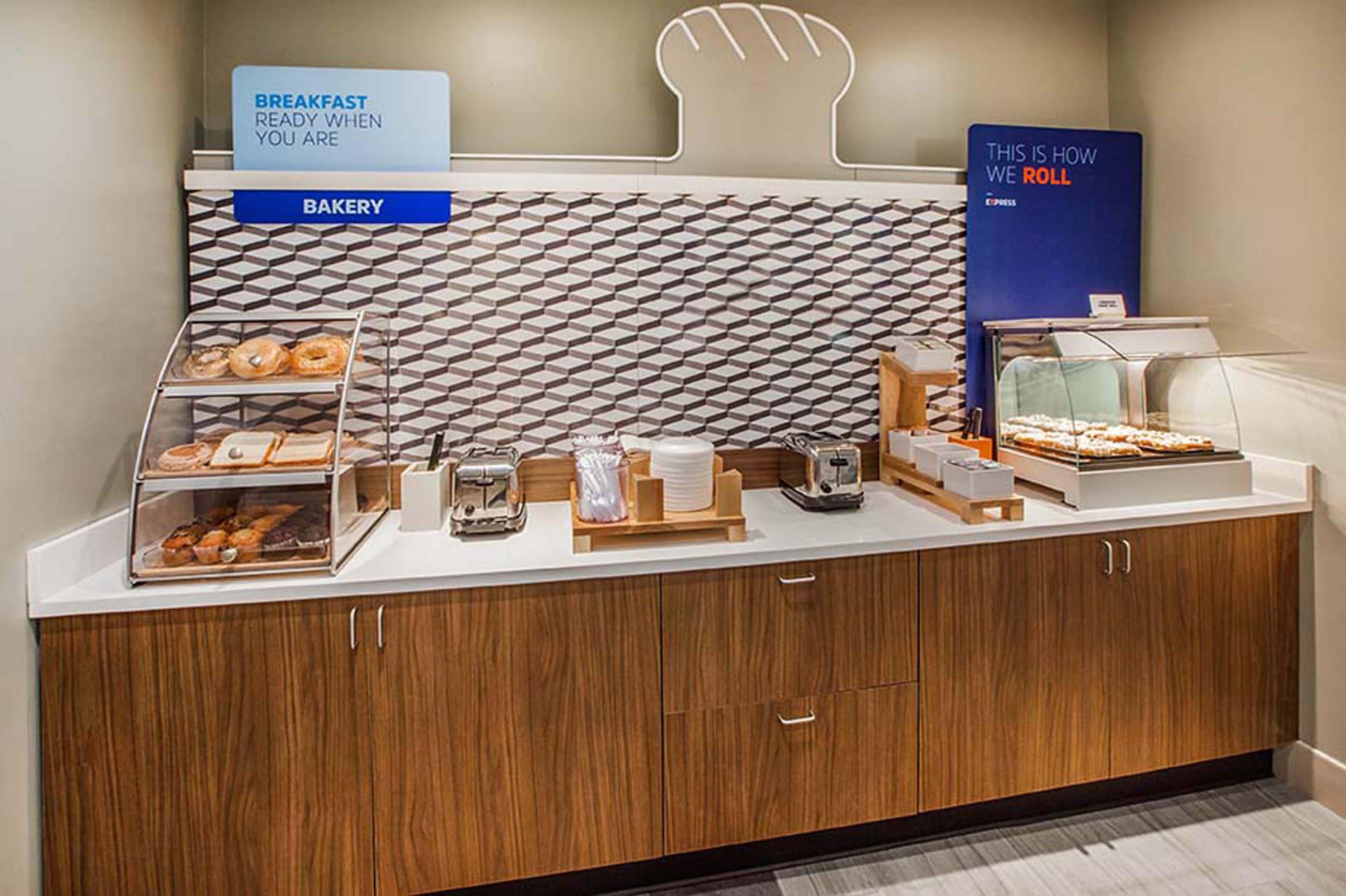 Holiday Inn Express Fargo Sw I94 Medical Center, An Ihg Hotel Екстериор снимка