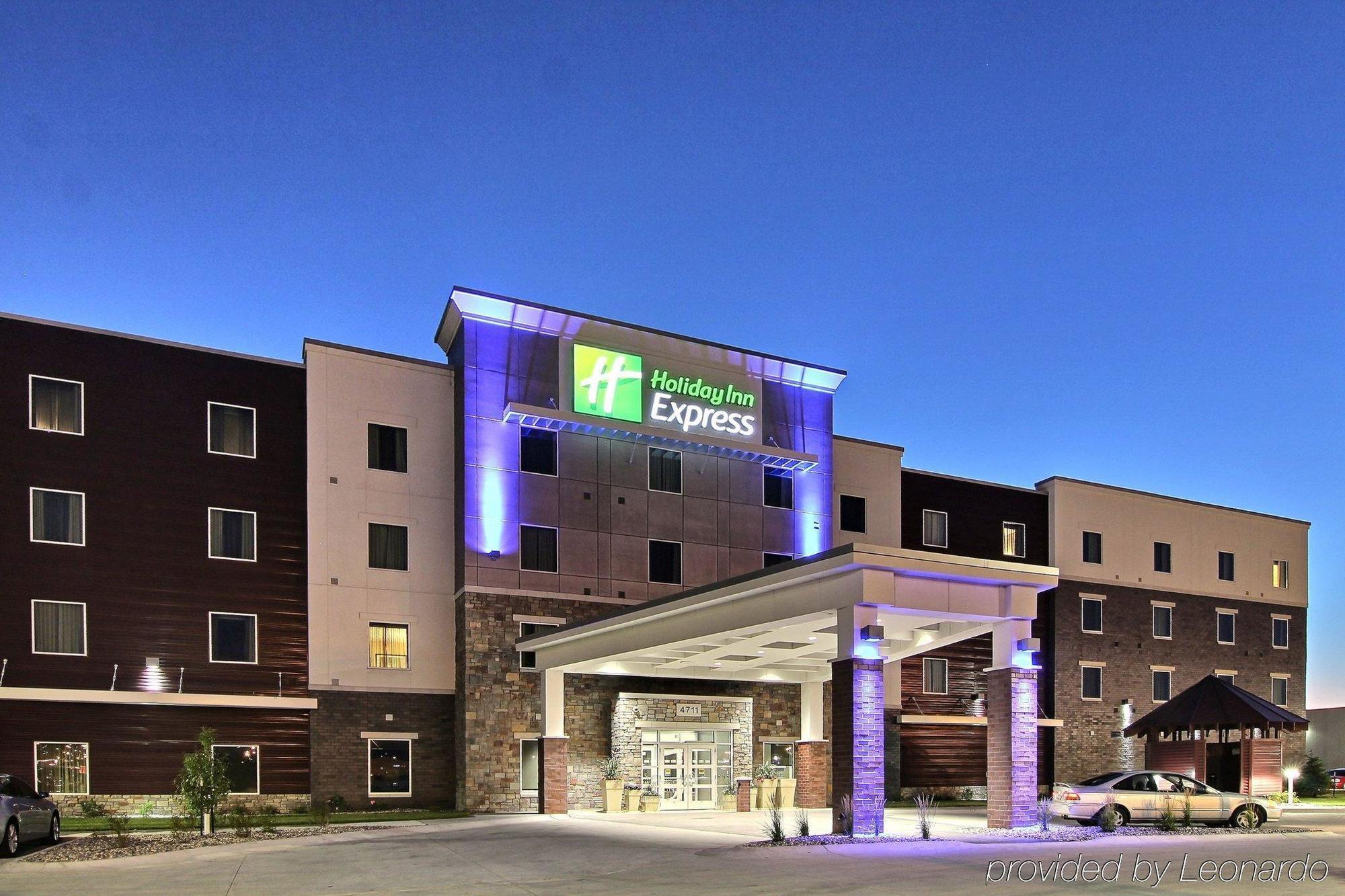 Holiday Inn Express Fargo Sw I94 Medical Center, An Ihg Hotel Екстериор снимка