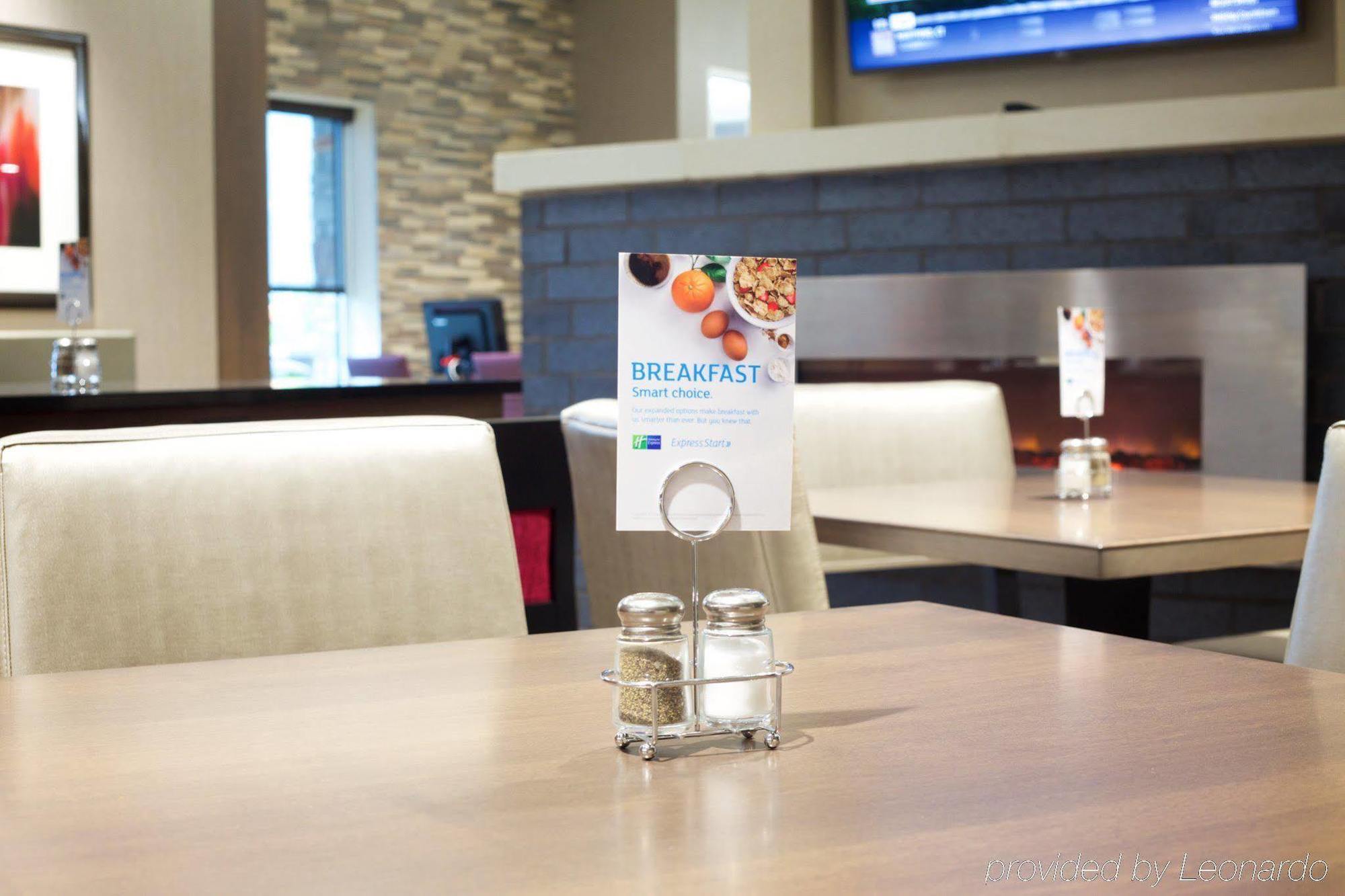 Holiday Inn Express Fargo Sw I94 Medical Center, An Ihg Hotel Екстериор снимка